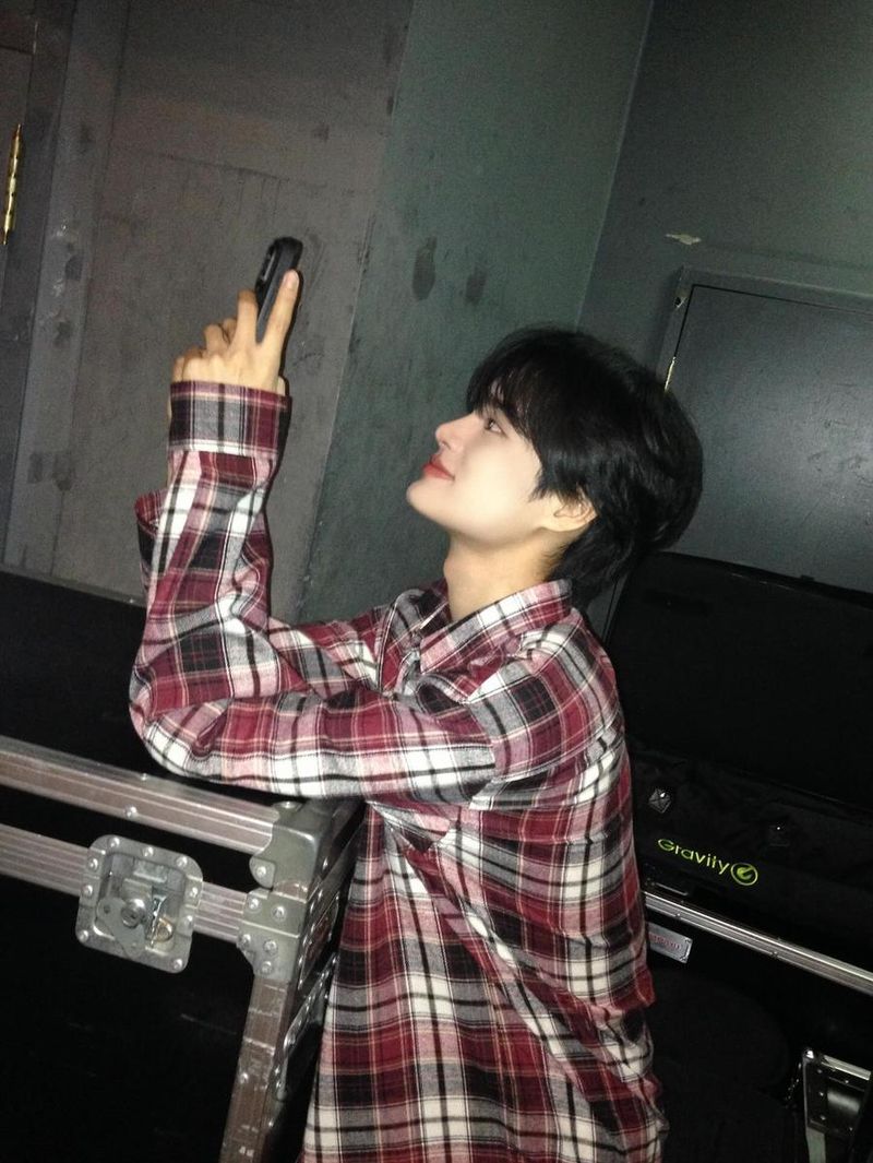 “곧 다시 만나요”…이대휘, 대기실 감성→따스한 여운 담은 미소 / 그룹 AB6IX 이대휘 인스타그램