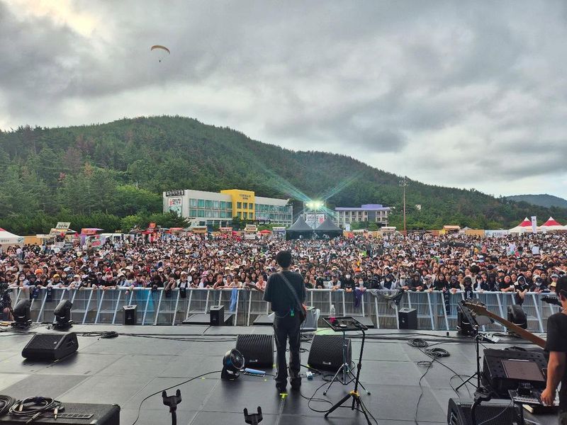 “칠포의 뜨거운 함성”…하동균, 무대 위 압도감→여름밤 물들이다 / 가수 하동균 인스타그램