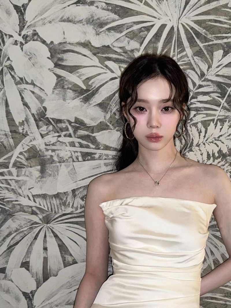 “고요한 눈빛 아래 빛나는 결”…윈터, 여름밤 압도→우아한 존재감 / 에스파 윈터 인스타그램