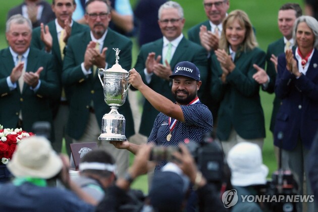 “폭우 중단에도 버텨냈다”…J.J.스펀, 오크몬트 역전극→US오픈 첫 우승
