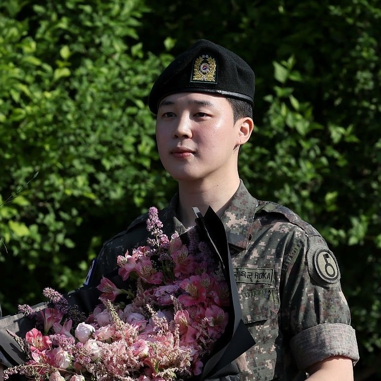 “극호감, 오늘부로 팬”…방탄소년단 지민, 전역 소감 한마디→글로벌 감동 이끌다