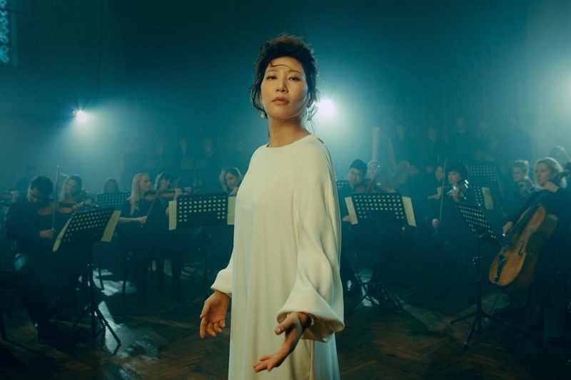 “6년 만의 귀환”…임현정, ‘Extraordinary’로 심포니와 함께한 감성 폭발→팬들 기대 집중 / Charlie Clift