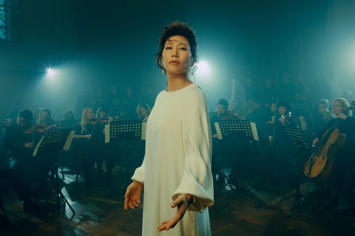 “비범함으로 돌아온 임현정”…19년 만의 정규 6집 ‘엑스트라오디너리’→대중의 기대 높인다 / 감성공동체물고기자리