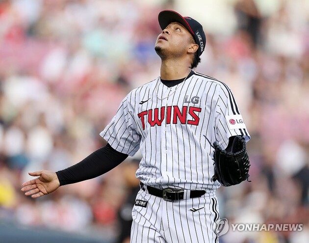 “헤드샷 판정”…LG 에르난데스, NC 박건우 머리 맞혀 퇴장→시즌 6번째 기록