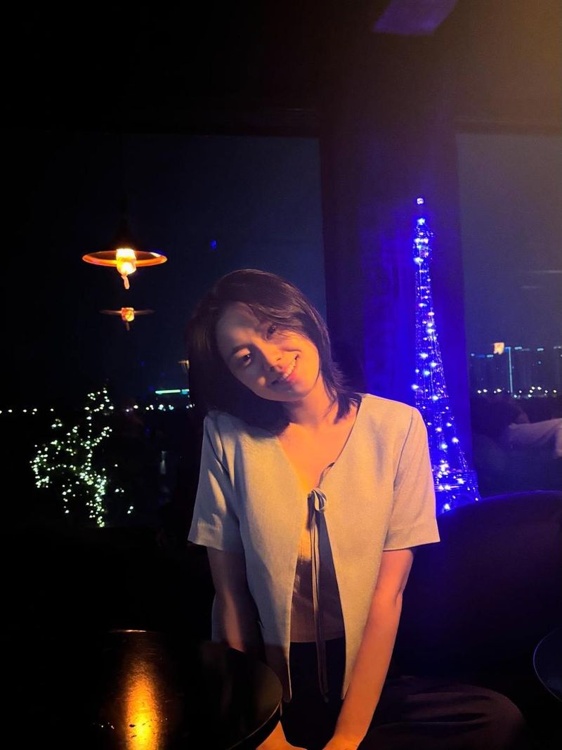 “은은하게 번진 빛 아래”…이서연, 밤의 여운→청초한 미소로 물들다 / 배우 이서연 인스타그램