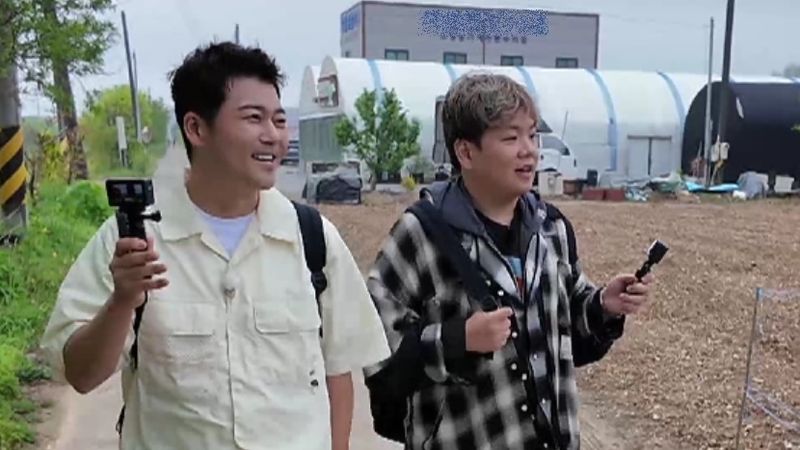 “맵찔이 걱정한 먹박사”…전현무·곽튜브, ‘전현무계획2’ 당진 닭개장 먹방→투닥 케미 폭발 / MBN·채널S ‘전현무계획2’