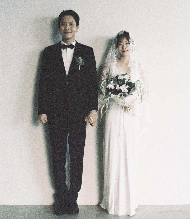 “더 좋은 나날 약속”…조형우, ‘무한도전’ 작가 김윤의와 결혼→신부와 새 출발