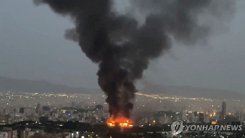 이란 수도 테헤란에 발생한 폭격[로이터=연합뉴스]