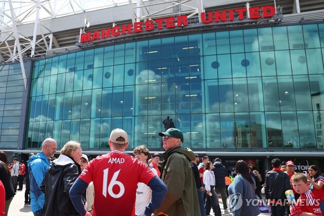“입장권 최대 18만원 인상”…맨유, 가격 등급제 도입→팬 반발 확산