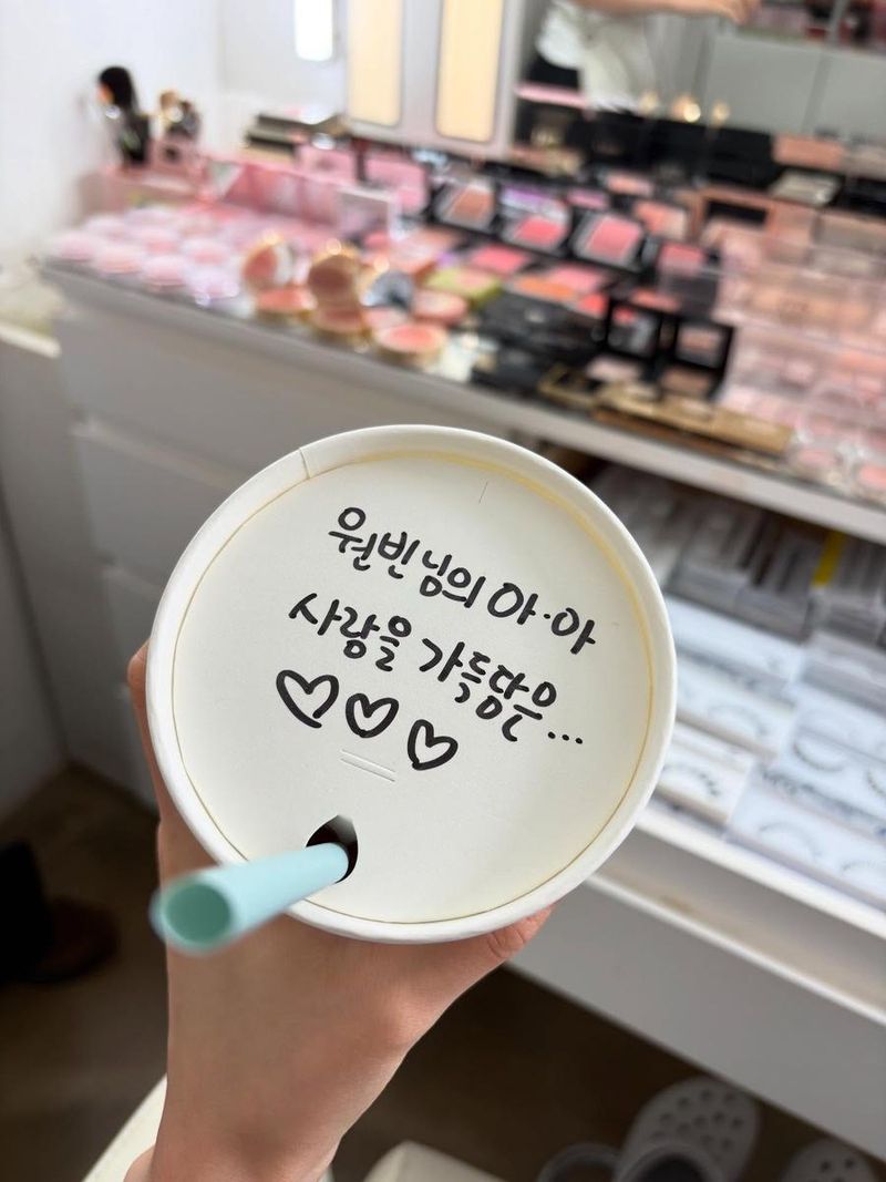 “사랑을 가득 담아”…채원빈, 따뜻한 시선→분홍빛 설렘 전하다 / 배우 채원빈 인스타그램