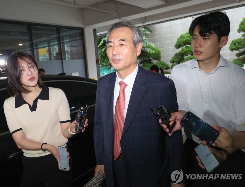 민중기 특검, 검사 28명 추가 파견 요청