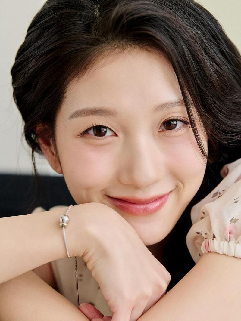 “GIVE A NICE DAY”…이서연, 따스한 미소→초여름 감성 물들다 / 가수 이서연 인스타그램