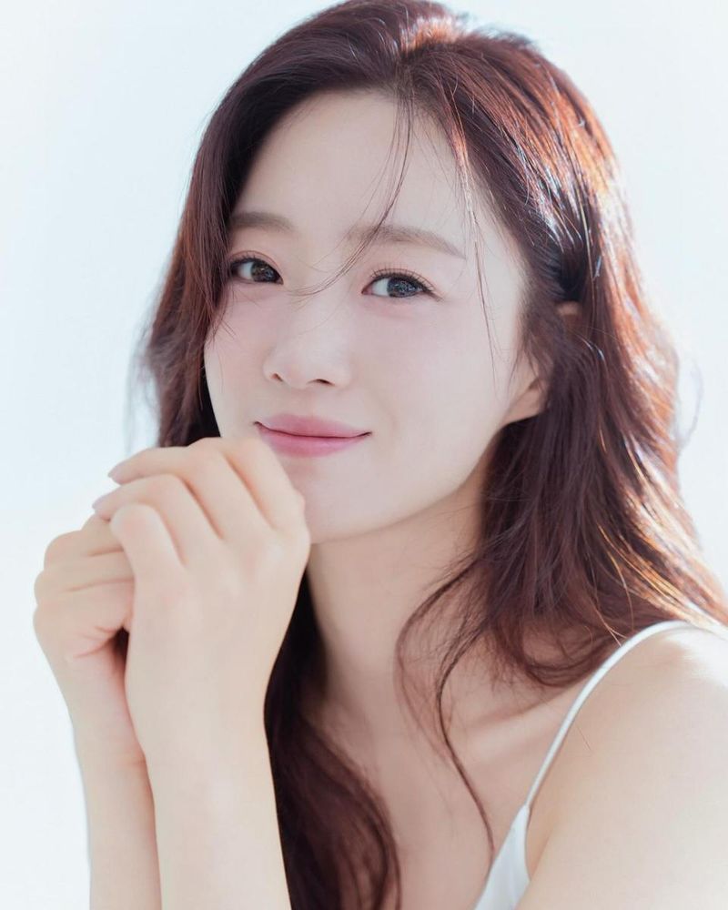 “맑은 햇살처럼 머무는 순간”…은정, 고요한 미소→청초한 분위기 전율 / 걸그룹 티아라 은정 인스타그램