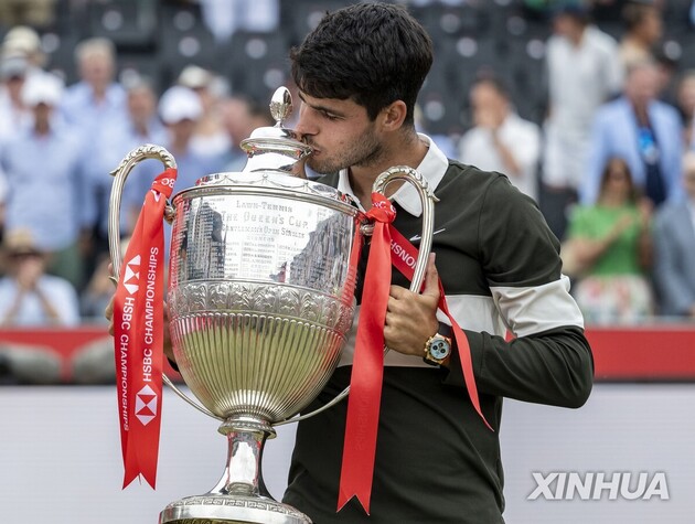 “18연승 질주”…알카라스, 퀸스클럽 제압→투어 21번째 우승