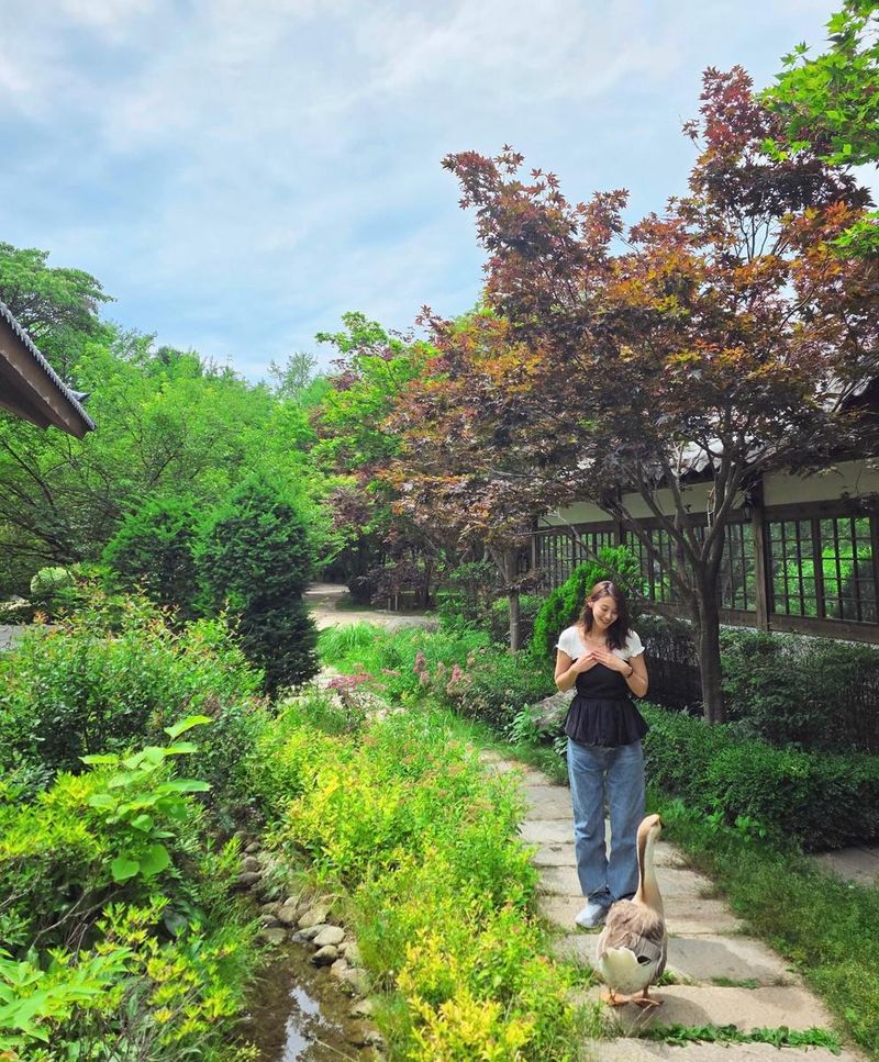 “선물같았던 하루”…유인영, 싱그러운 초여름→자연 미소로 물들다 / 배우 유인영 인스타그램