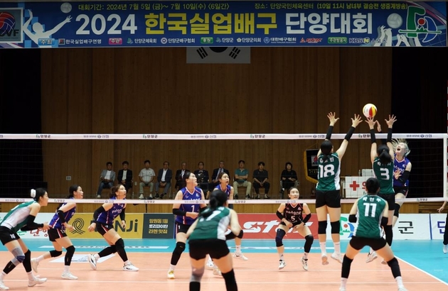 “김희진 출전 신고식”…실업-프로 유망주 챔프전 개막→배구 화합 새 지평 / 연합뉴스