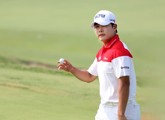 “트리플보기 후 5언더파 반등”…김민규, KPGA 군산CC 오픈 1R→공동 6위 도약 / 연합뉴스