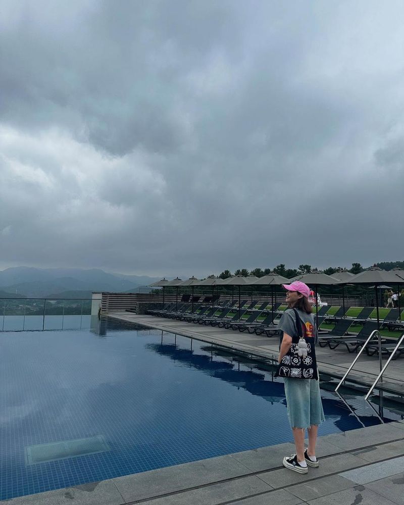 “이번 모임은 특별히 에서”…김성령, 흐린 오후→여름 휴식의 여운 / 배우 김성령 인스타그램