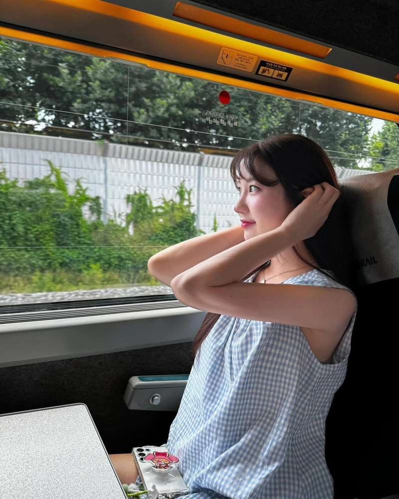 “대프리카의 여름 한복판에서”…박은수, 창밖 풍경 따라→여유의 순간 / 치어리더 박은수 인스타그램
