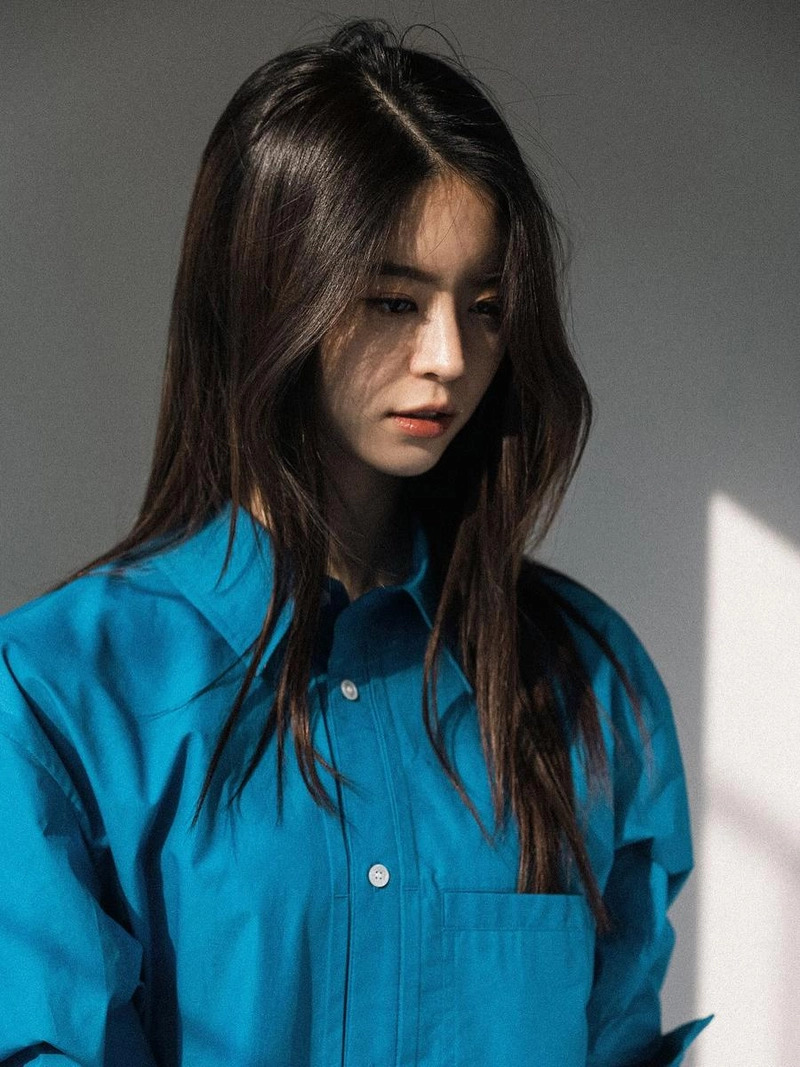 “Blue,Azure,sky”…전소영, 깊어진 시선→여름 햇살 아래 정적 / 배우 전소영 인스타그램
