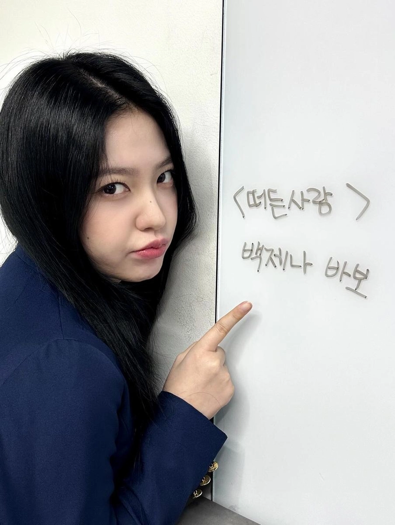 “오늘 5시 가랏”…예리, 청춘의 설렘→교복 셀카로 전율 / 걸그룹 레드벨벳 예리 김예림 인스타그램