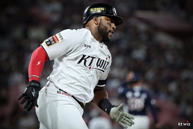 “175호 홈런 아치 작렬”…kt 로하스, 키움전 투런포→KBO 외국인 최다 기록 경신 / 연합뉴스