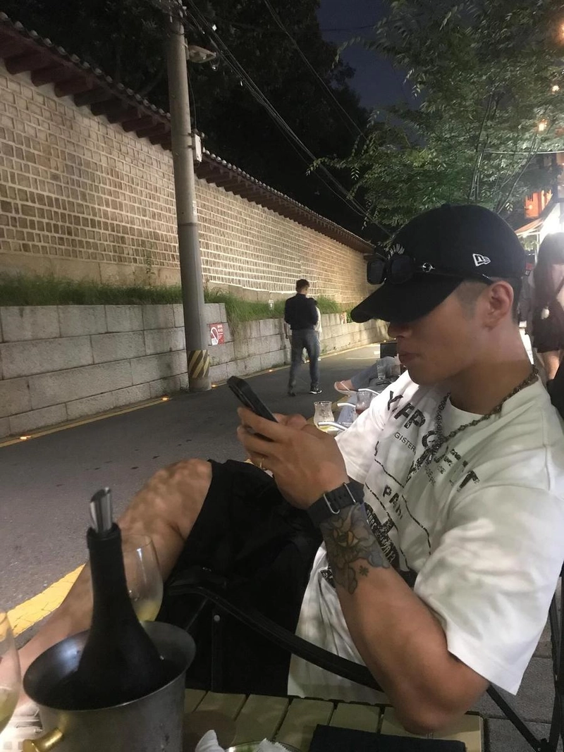 “신병위로휴가 3.4초”…오반, 담담한 밤→거리의 여름 선율 / 가수 오반 인스타그램
