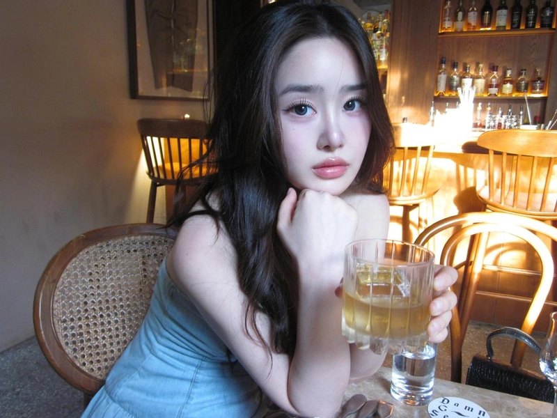 “여름 위스키의 순간”…박다교, 바람 어린 저녁→깊은 눈빛의 여운 / 너의 연애 출연자 박다교 인스타그램
