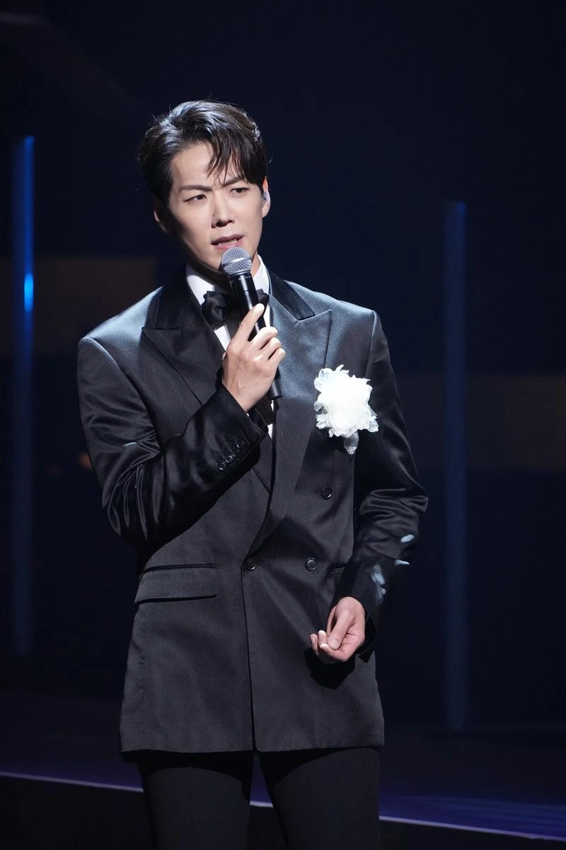 “카이, 日호리프로 65주년 무대서 기립박수”…‘프랑켄슈타인’ 듀엣→팬미팅까지 글로벌 존재감 / EMK엔터테인먼트