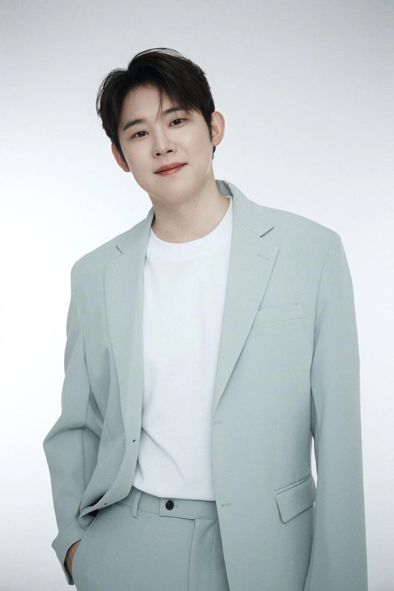 “진욱의 첫 도전”…‘당신 비’로 물든 무대→단독 콘서트 앞두고 뜨거운 기대