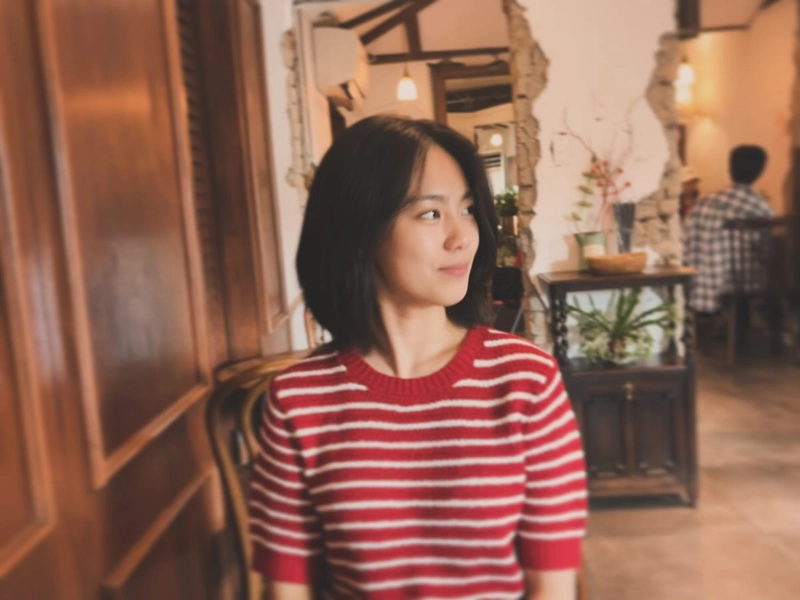 “즐겁게 살자”…이서연, 미소 속 여름→붉은 스트라이프 여운 / 배우 이서연 인스타그램