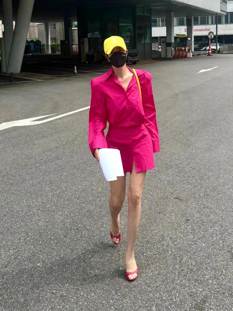 “선명한 여름빛처럼”…김혜수, 핑크 룩으로 거침없이→도시 감성 발산 / 배우 김혜수 인스타그램
