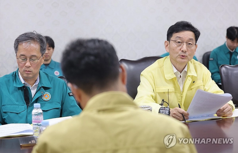 윤창렬 국무조정실장이 4일 정부서울청사에서 '부산 아파트 화재 아동 사망 관련 긴급 대책회의'에서 발언하고 있다. 2025.7.4 / 연합뉴스