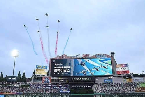 “블랙이글스 에어쇼 압권”…KBO대전올스타전, 공연·이벤트 대폭 강화→여름 축제 예고 / 연합뉴스