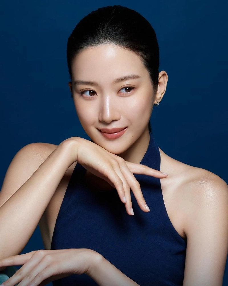 “고요한 자신감 머문 순간”…문가영, 깊은 여름빛→고전적 단아함의 극치 / 배우 문가영 인스타그램