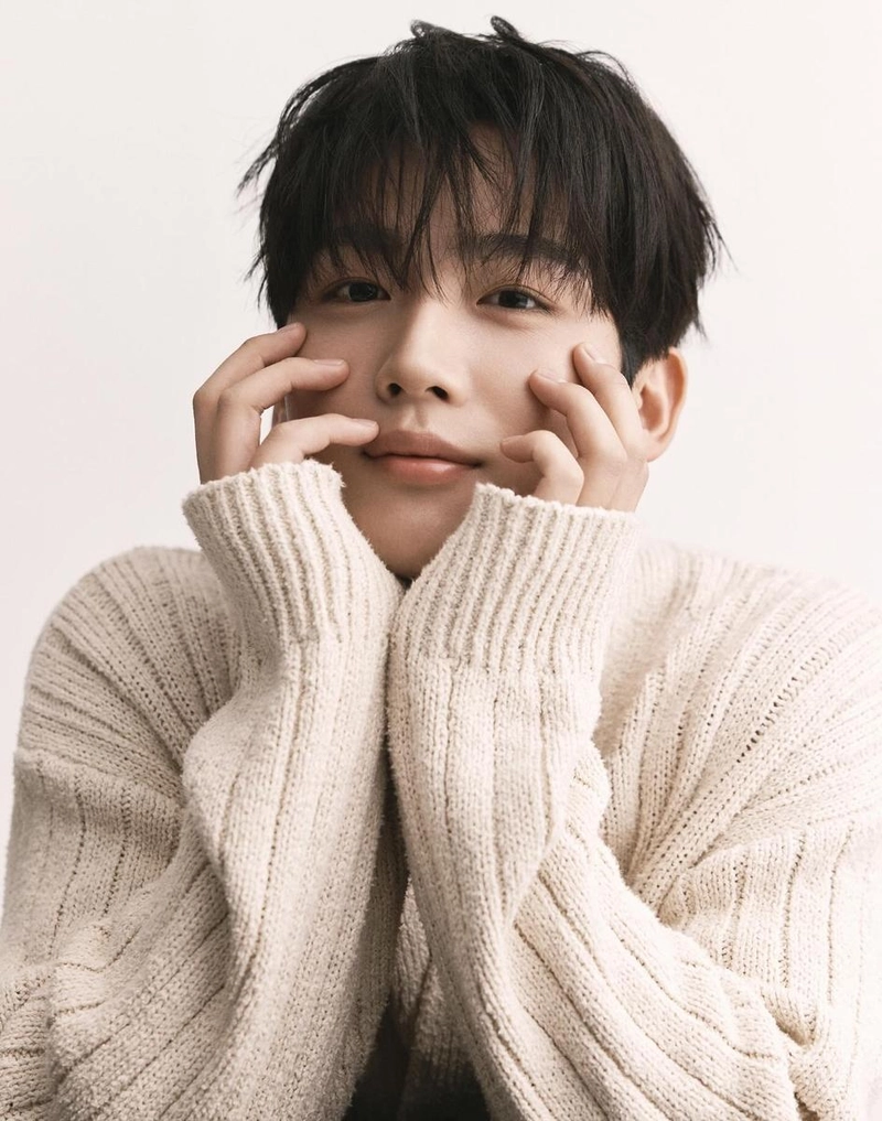 “New 프로필인뎀”…김요한, 순수 눈빛→따스한 온기 전해 / 위아이 김요한 인스타그램