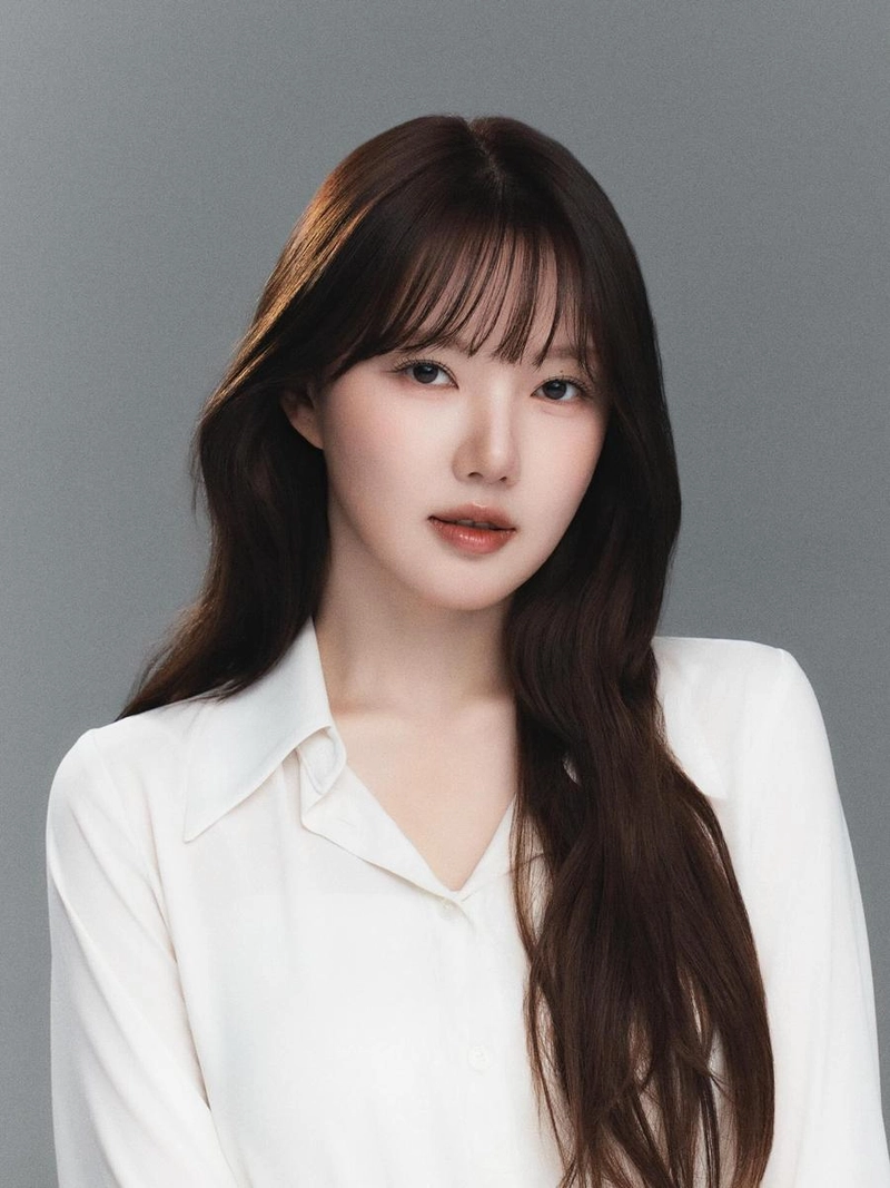 “NEW”…예린, 고요한 자신감→청초한 변신 / 걸그룹 여자친구 예린 인스타그램