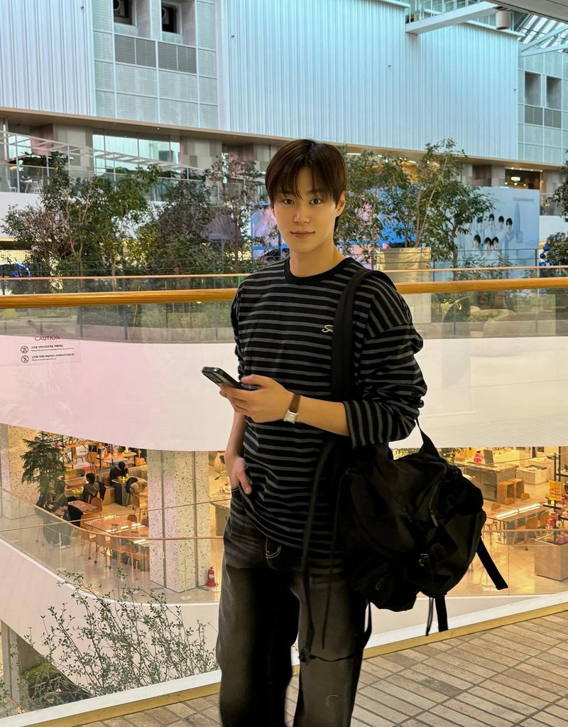 “너무 고민되실게요”…이상윤, 망설임 담은 눈빛→여름 오후의 여유 / 하트페어링 출연자 모델 이상윤 인스타그램
