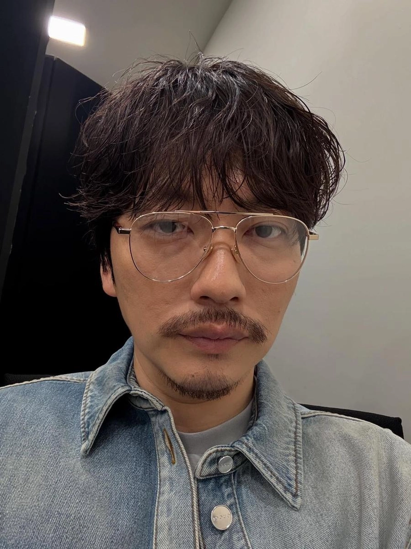 “날 선 시선, 덤덤한 인상”…이동휘, 깊어진 여름→관조적 아우라 / 배우 이동휘 인스타그램