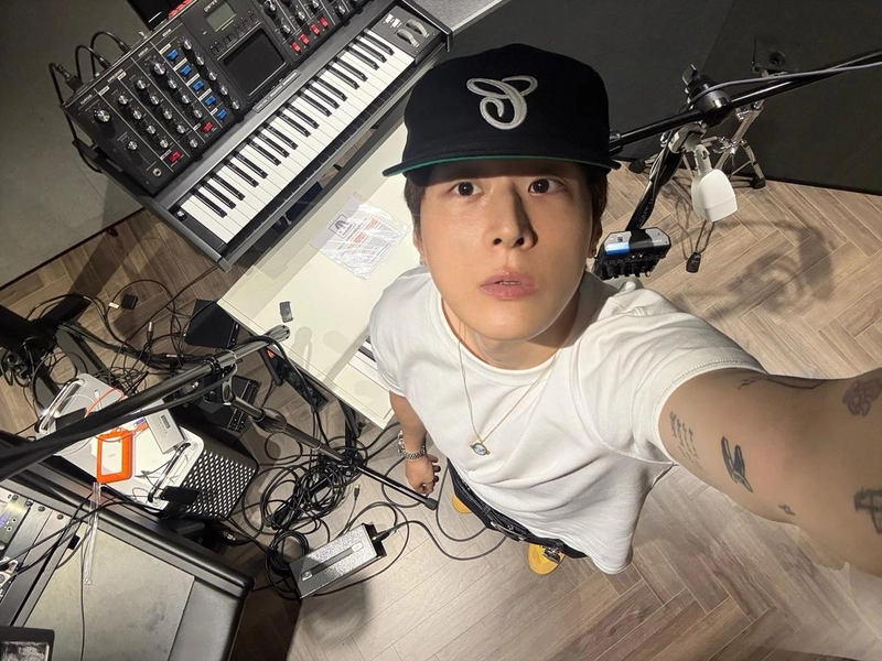 “시선이 머무는 순간”…pH-1, 작업실 셀카→고요한 몰입의 여운 / 가수 pH-1 인스타그램
