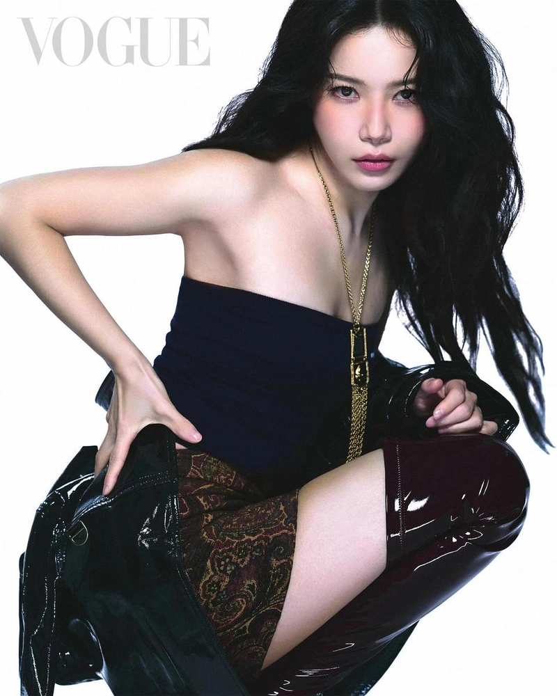 “첫 화보의 떨림 위에 맺힌 시선”…솔라, VOGUE와의 만남→압도적 카리스마 / 걸그룹 마마무 솔라 인스타그램