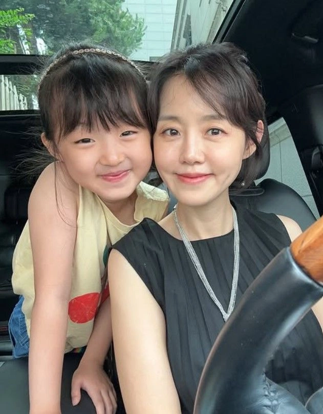 “안경 써도 빛나는 딸”…이하정·정준호, ‘공부와 놀부’서 가족의 일상 → 남편의 색다른 반응