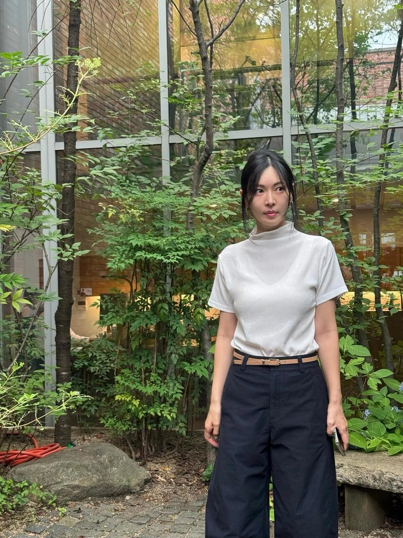 “예쁘고 시원한 무드”…김소연, 여름빛 정원 속→청아함 물든 순간 / 배우 김소연 인스타그램