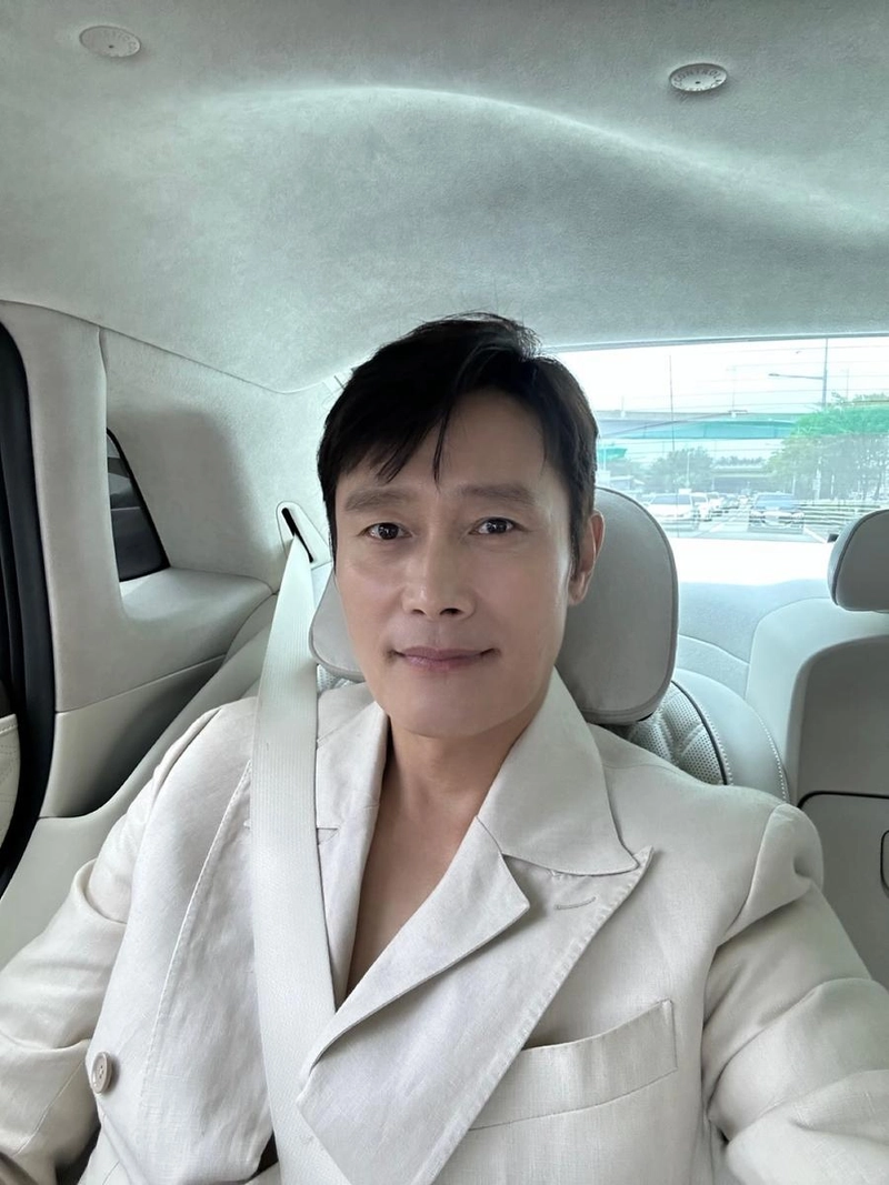 “차분히 물든 여름 오후”…이병헌, 도도한 설렘→차량 속 고요한 셀카 / 배우 이병헌 인스타그램