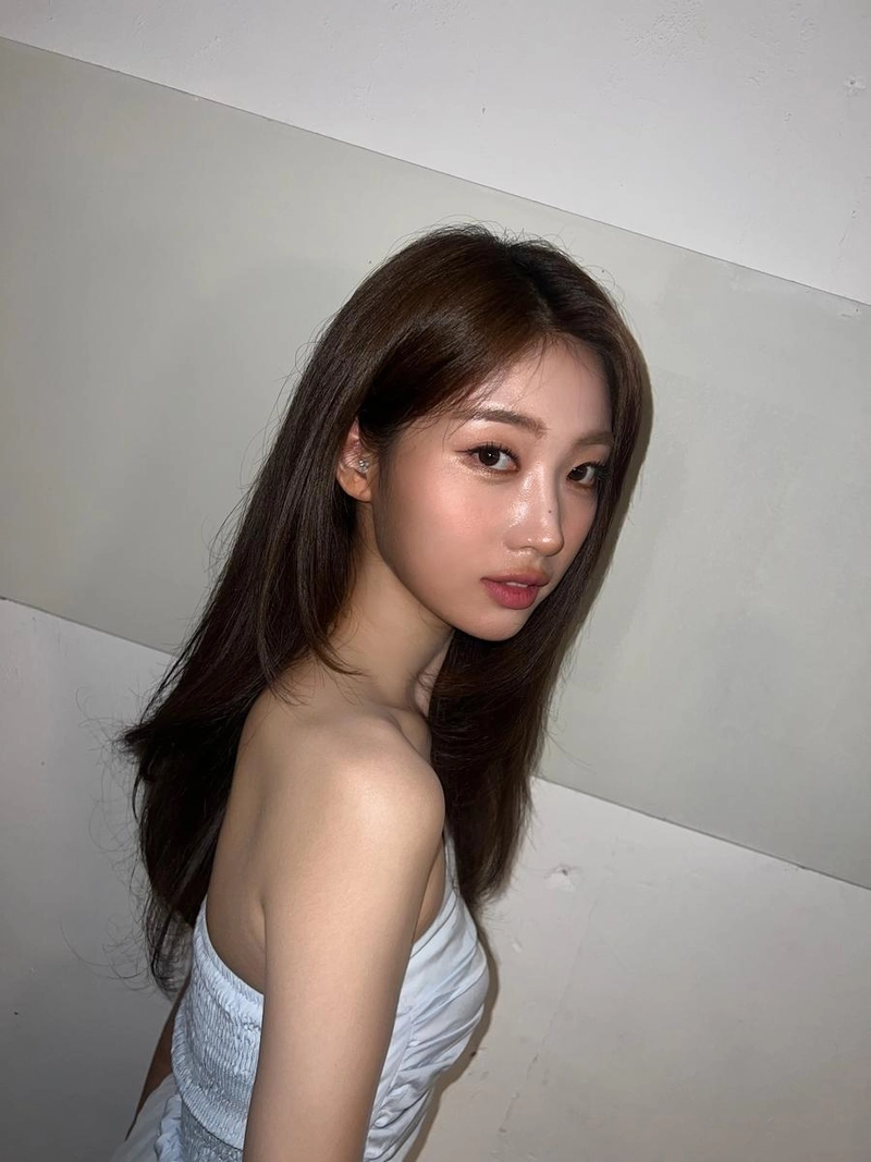 “물빛처럼 고요했던 시선”…시현, 청량한 여름→도회적 아우라 / 걸그룹 에버글로우 시현 인스타그램