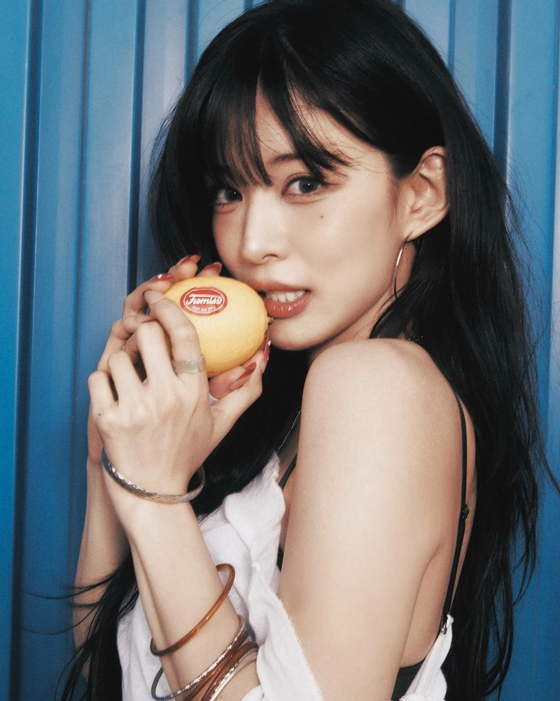 “눈빛이 닿는 순간”…이채영, 짙은 여름 감각→시선 압도 / 걸그룹 프로미스나인 이채영 인스타그램