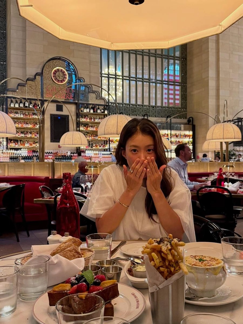 “1년만의 설렘 담았죠”…이시영, 맨해튼에서의 여름→감각적 미소 / 배우 이시영 인스타그램