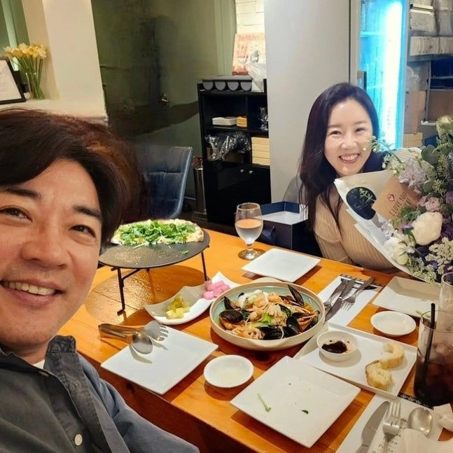 “사랑이 담긴 생일상”…안재욱·최현주, 10년째 이어온 특별한 하루→가족 애정에 시선 집중