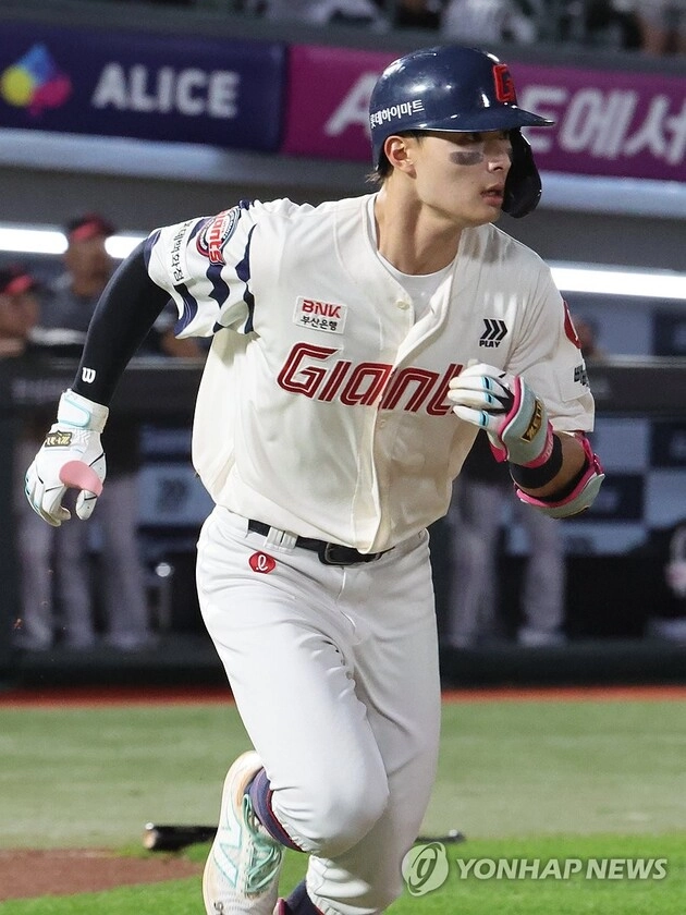 “이상 무 판정”…윤동희, 재검진 통과→롯데 후반기 복귀 청신호 / 연합뉴스