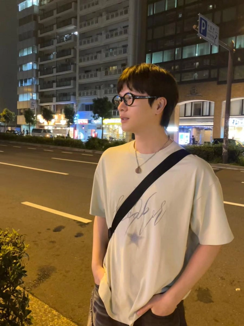 “서늘한 밤거리와 여유”…육성재, 도시 산책→청춘의 여운 / 그룹 비투비 육성재 인스타그램